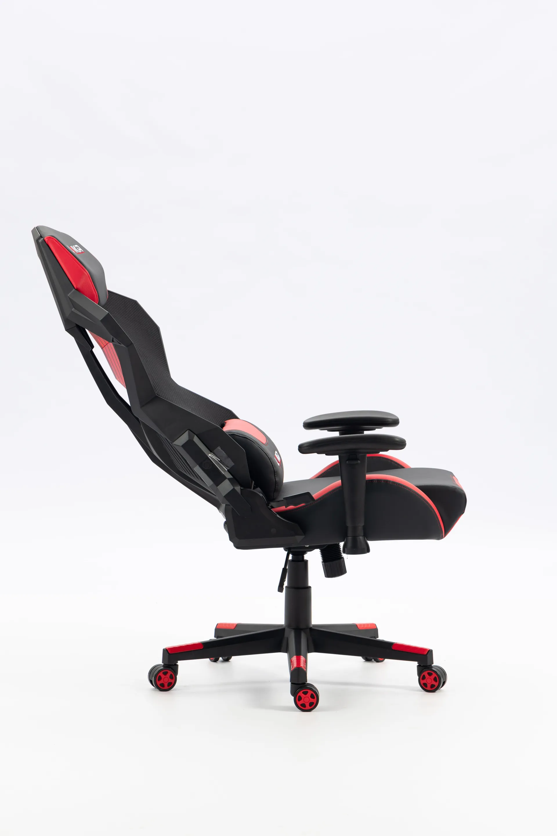 Ari Technology - Premium Computer Components & PC Builder